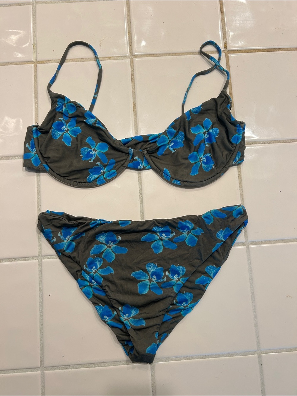 Floral Underwire Bikini Set in Blue on Black